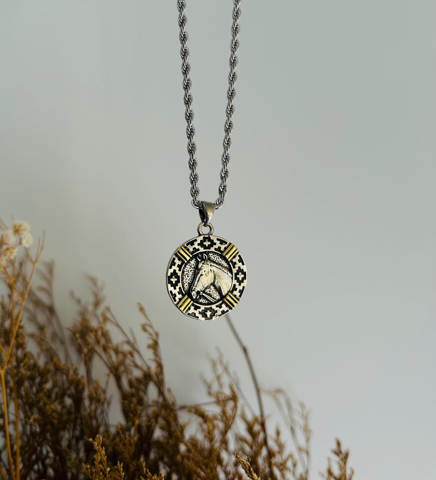 Cadena con dije de caballo pampa