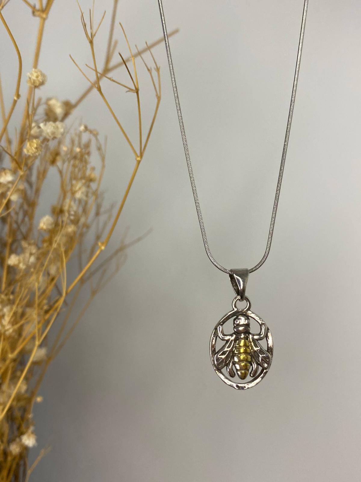 Cadena con dije abeja (maestra)
