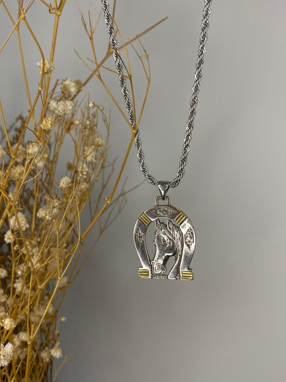 Cadena con dije de caballo