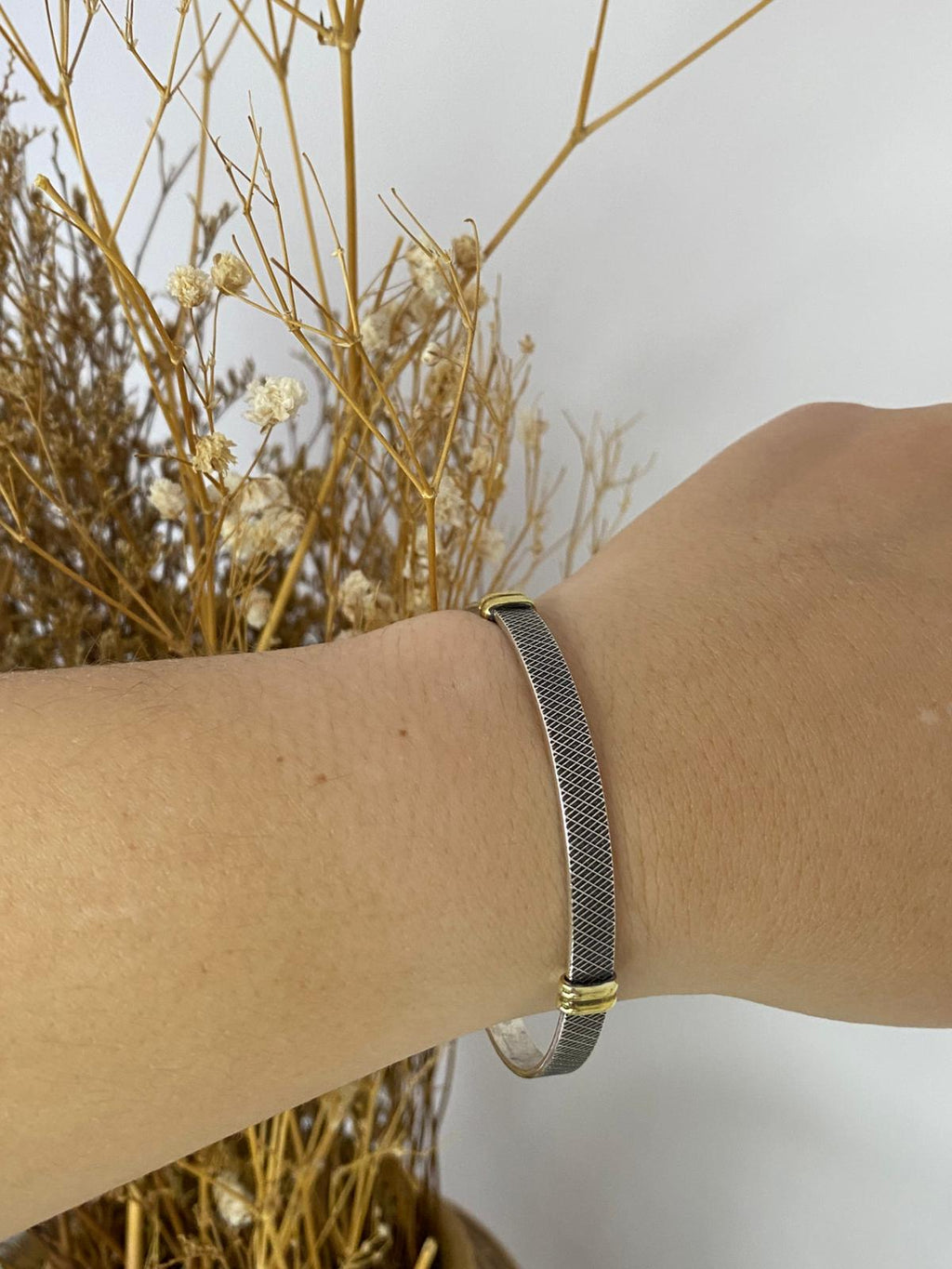 Esclava con detalles en dorado