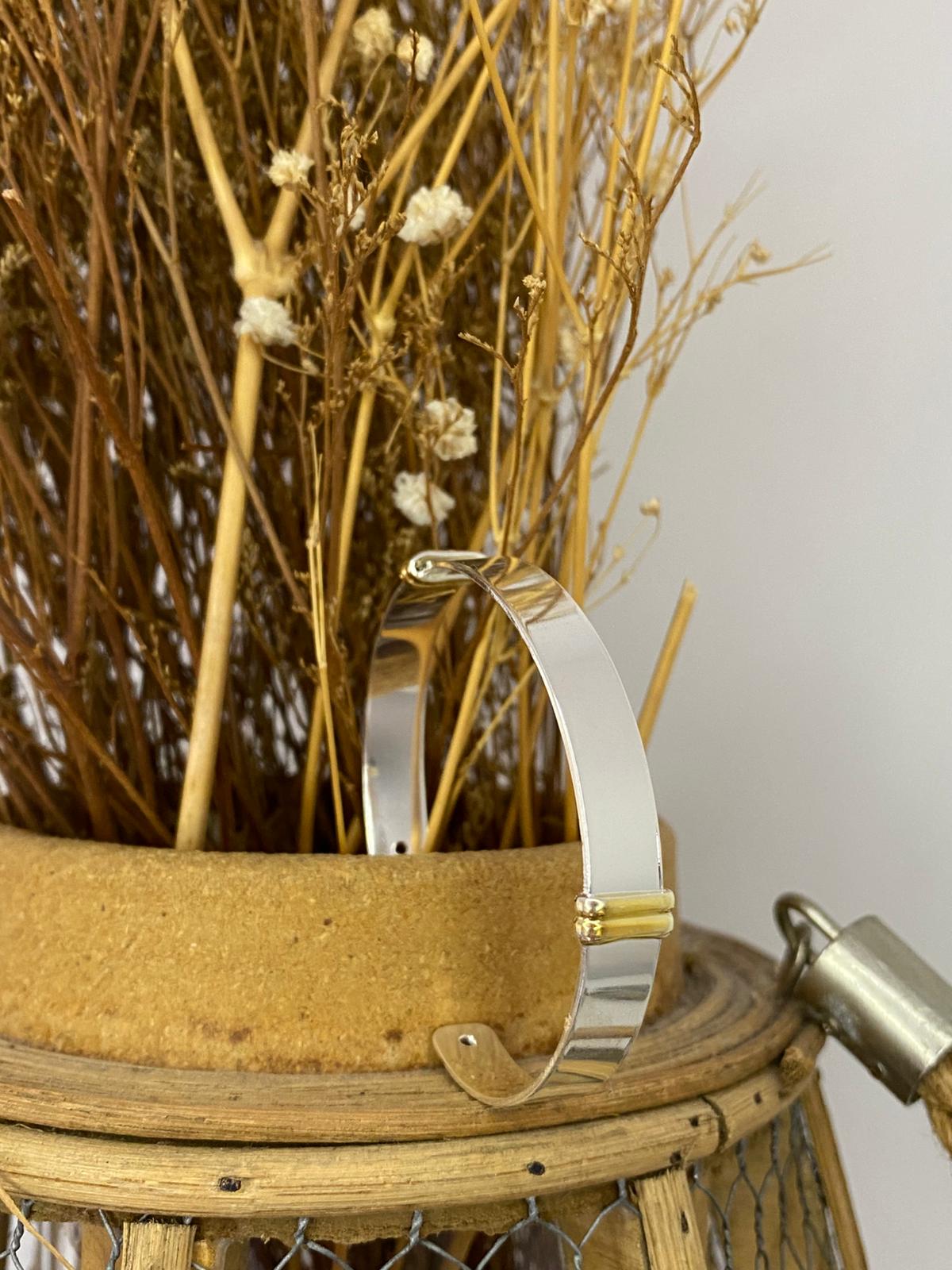Eclava con detalles en dorado